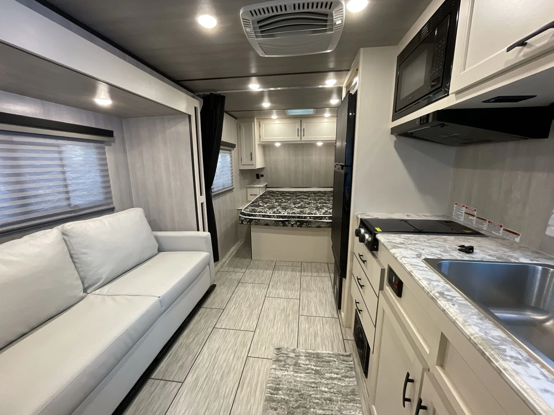 2024 Genesis Supreme Sea Breeze 19FSS - Photo 3