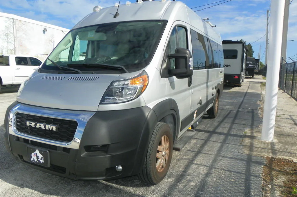 2023 Thor Motor Coach Tellaro 20L - Photo 2