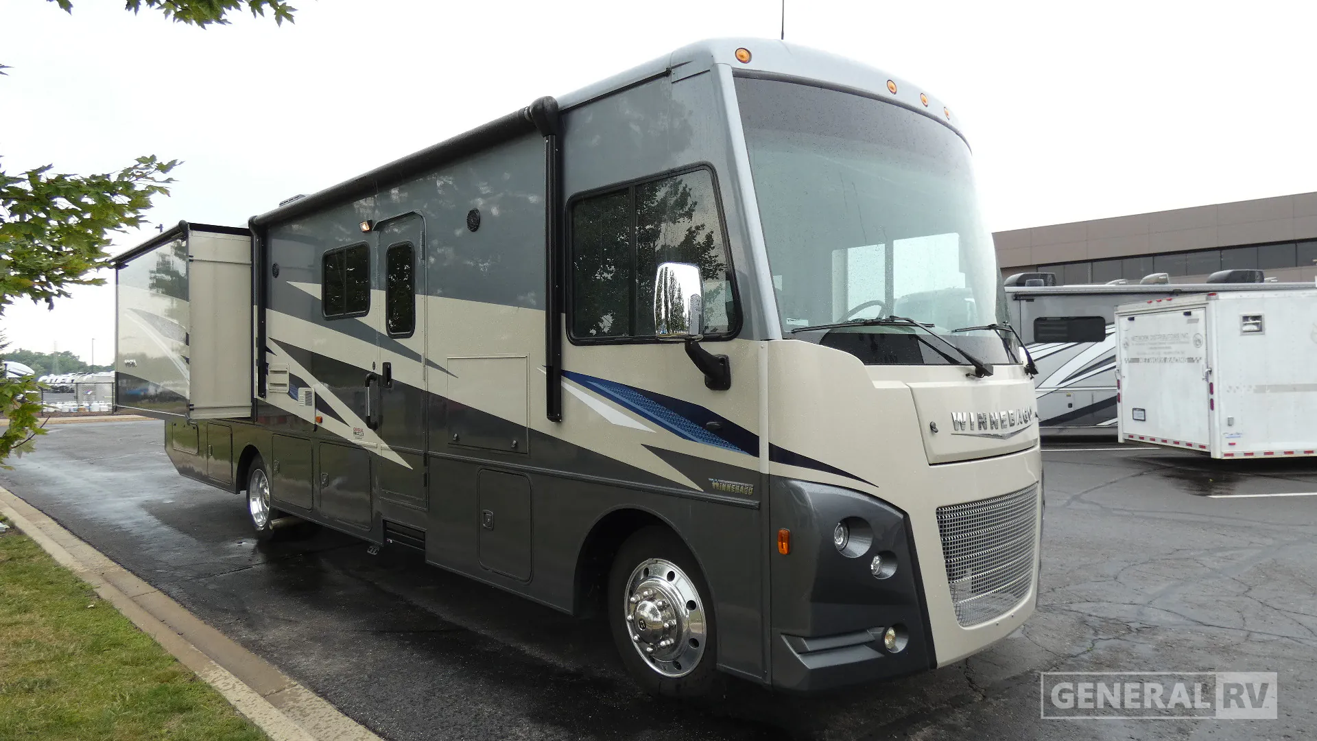 2022 Winnebago Vista 35U - Photo 2