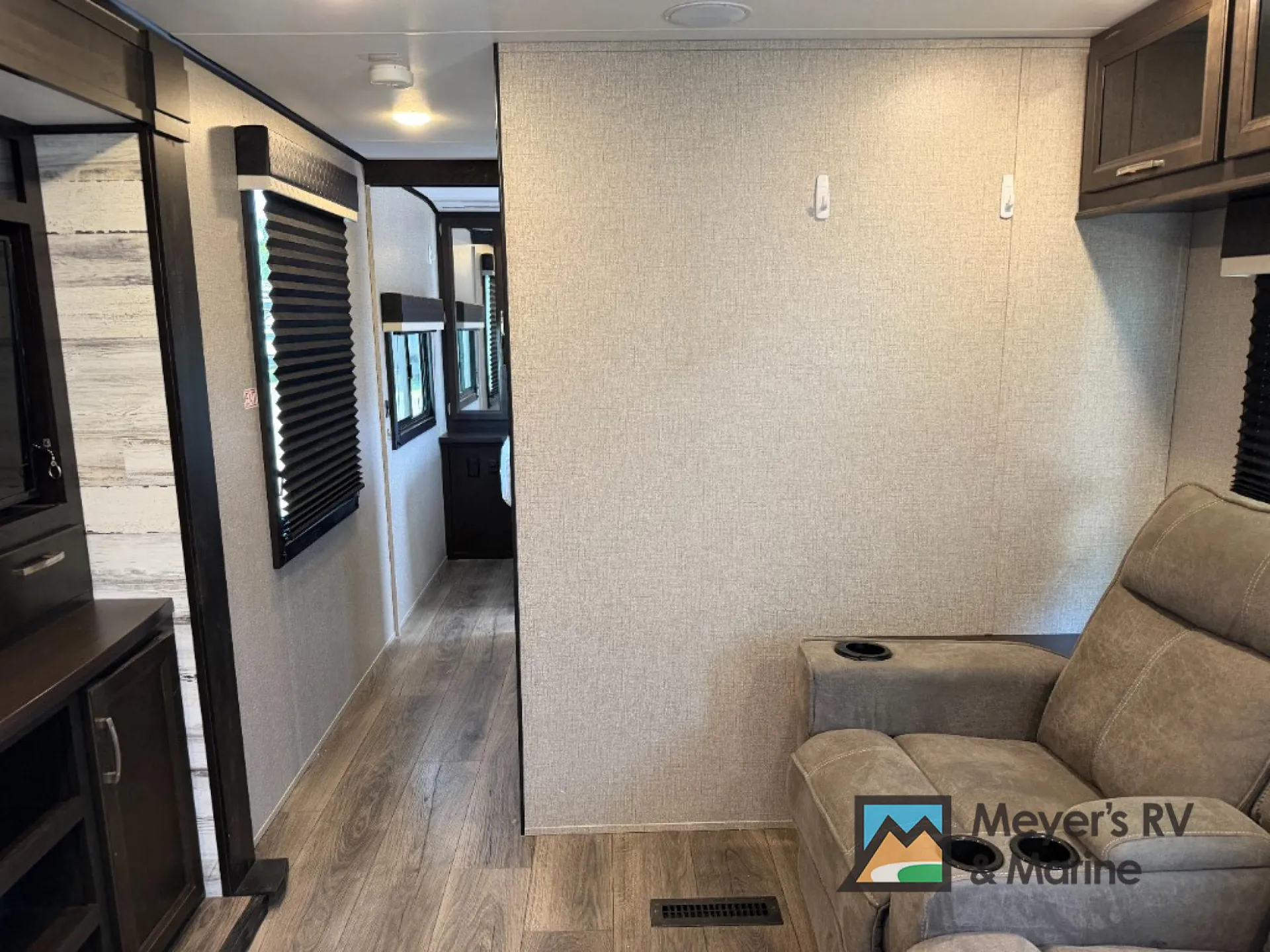 2020 Jayco Jay Feather 22RK dealer photo 5 from Meyer's RV
