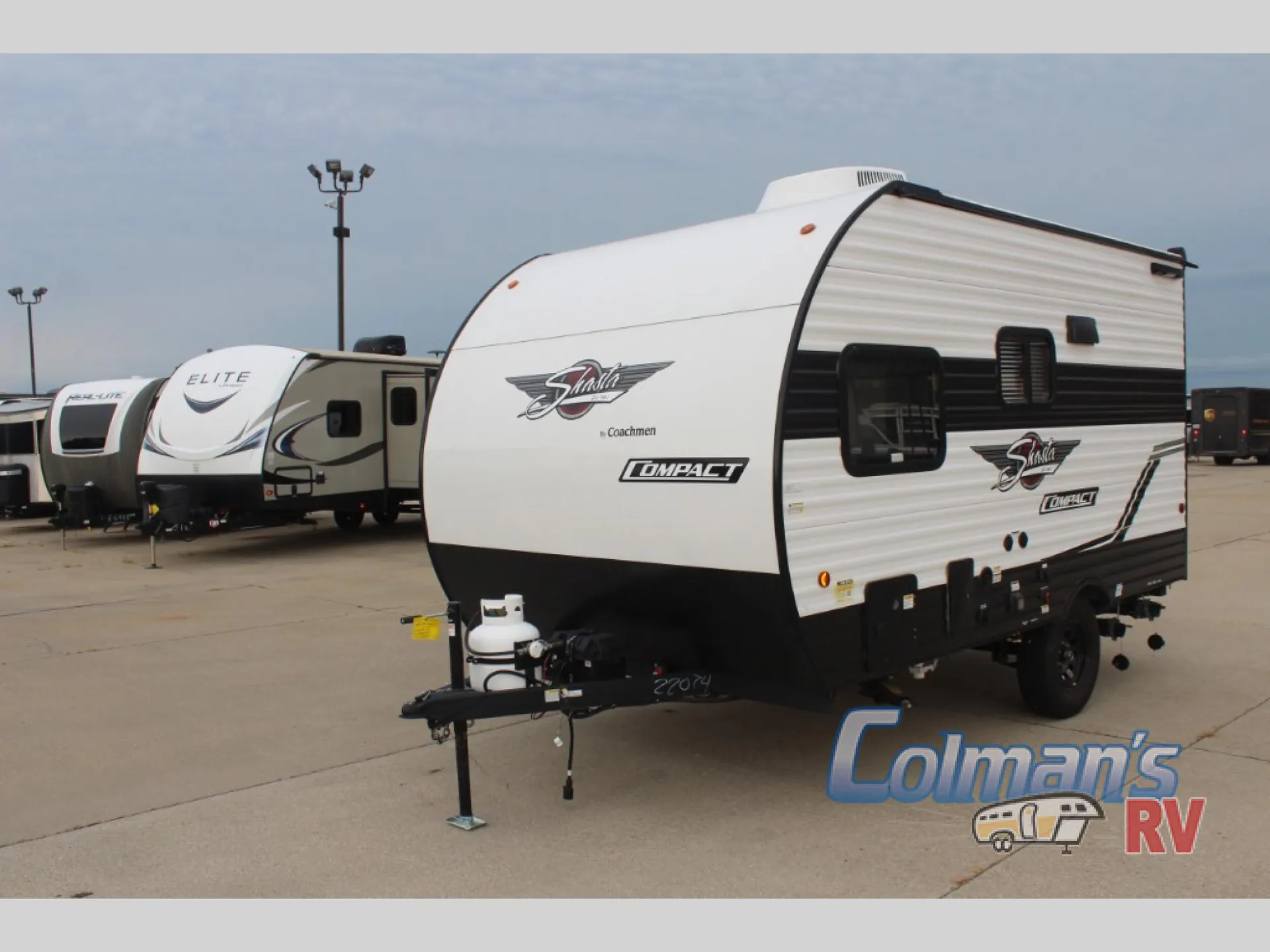 2024 Shasta Compact 16RE - Photo 3