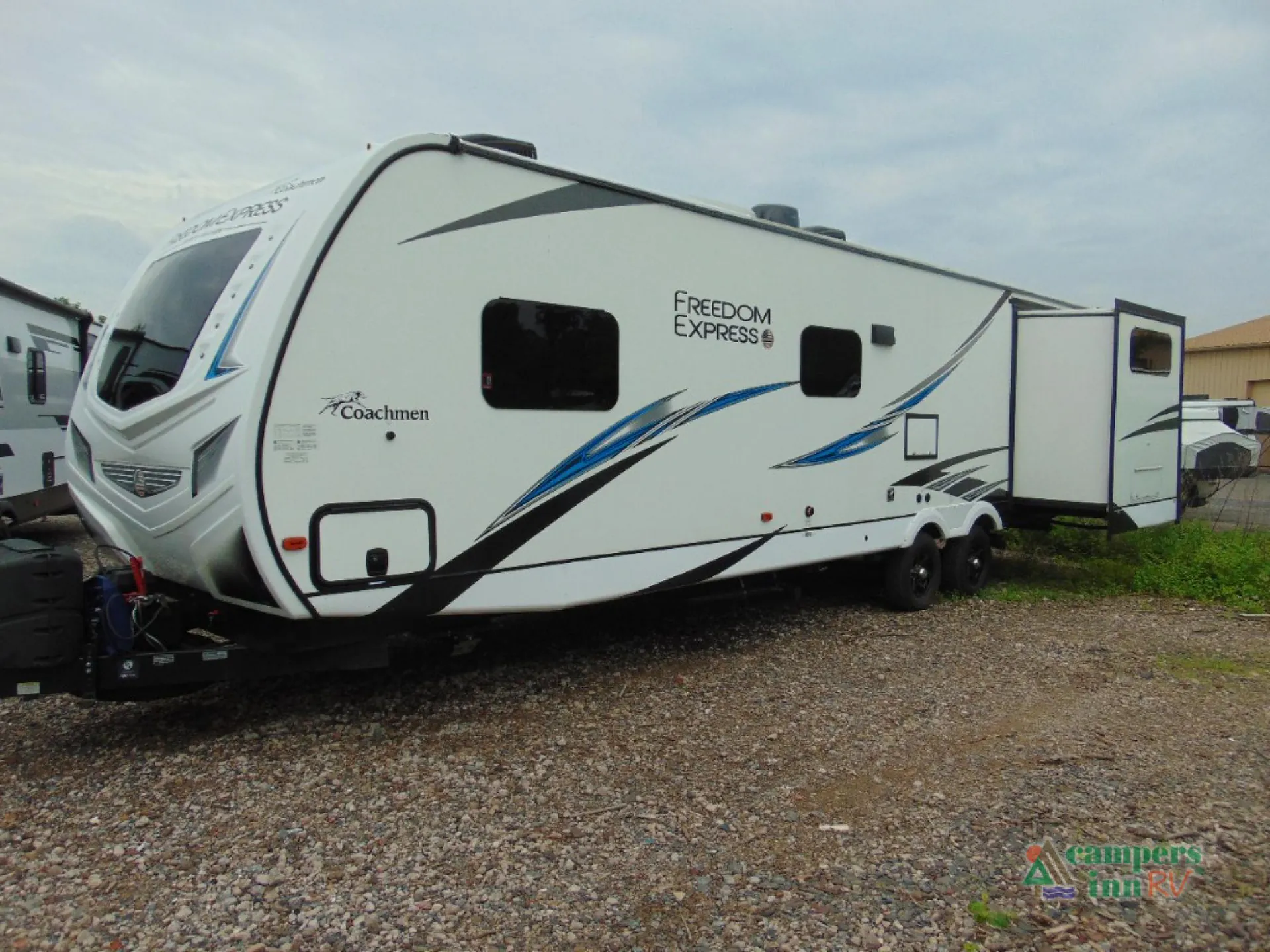 2021 Coachmen Freedom Express Liberty Edition 326BHDSLE - Photo 2