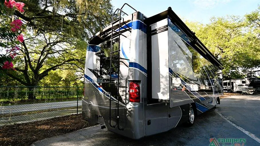 2022 Thor Motor Coach Miramar 35.2 - Photo 4