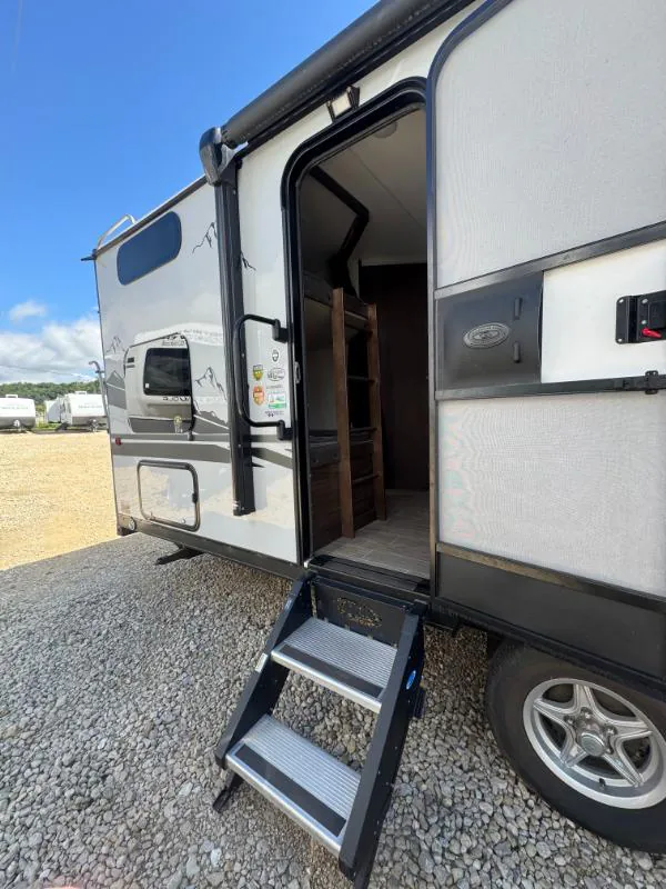 2021 Forest River Cherokee Grey Wolf 27DBH - Photo 4