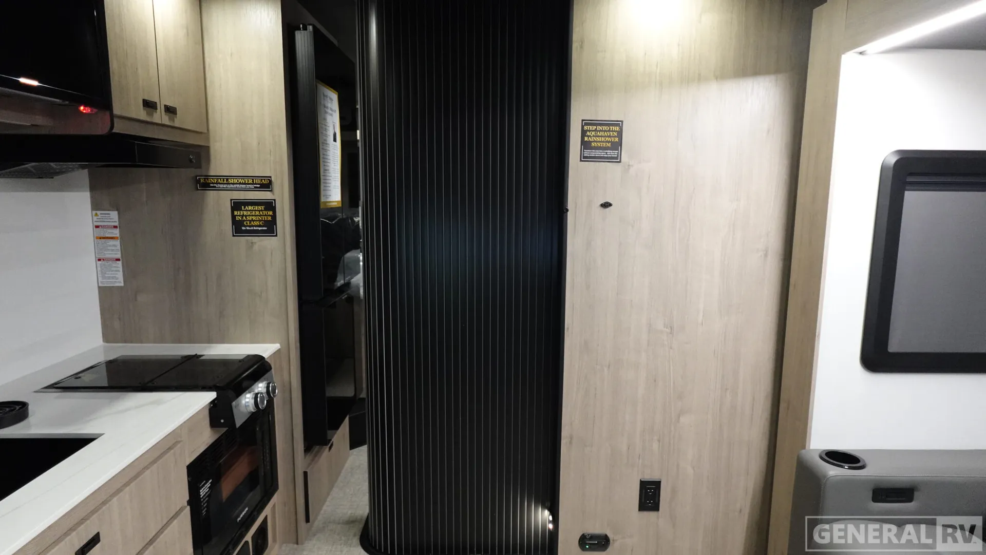 2026 Grand Design Lineage Series M 25TK - Photo 3
