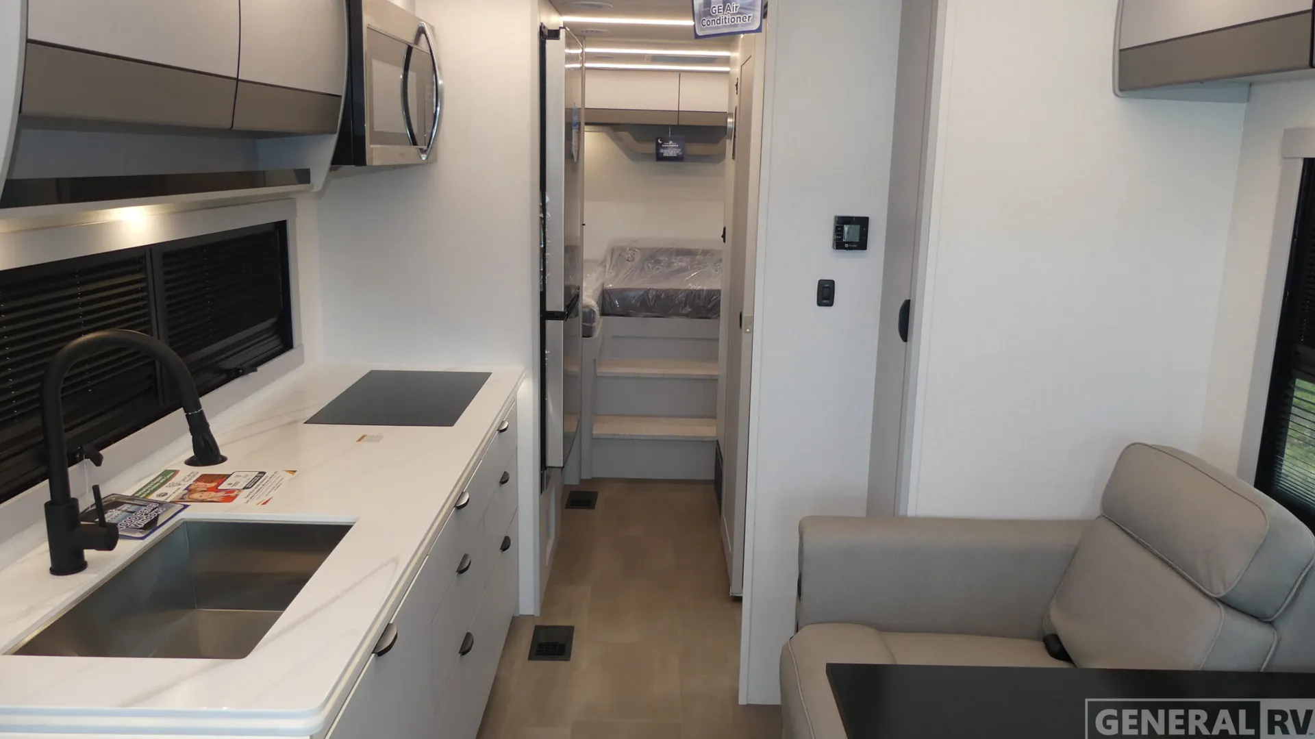 2026 Coachmen Euro 25LE - Photo 3