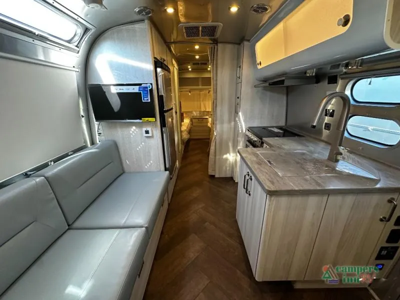 2026 Airstream International 25FB - Photo 3