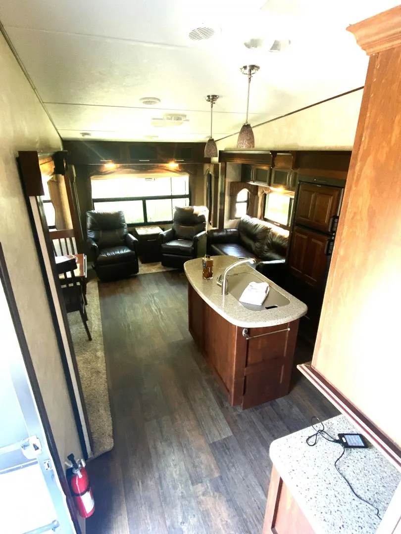 2014 Keystone RV Cougar 313RLI - Photo 4