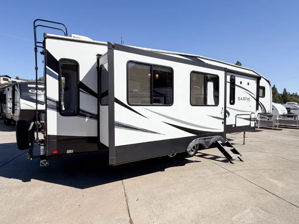 2019 Forest River Sabre 32DPT — Photo 7