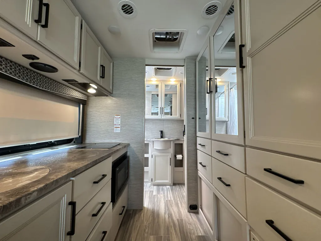 2023 Thor Motor Coach Vegas 24.3, Photos photo 19