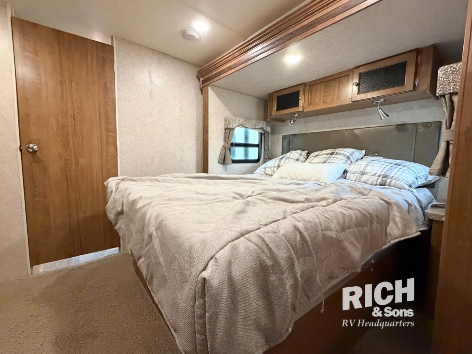 2016 Forest River Rockwood Ultra V 2715VS - Photo 4