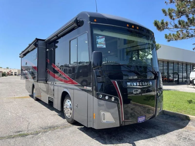 2025 Winnebago Forza 34T - Photo 3