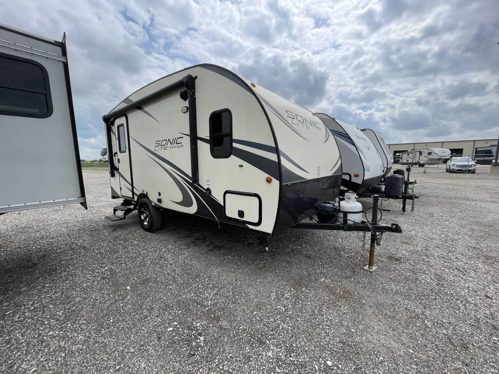 2018 Venture RV SONIC LITE 167VMS - Photo 2