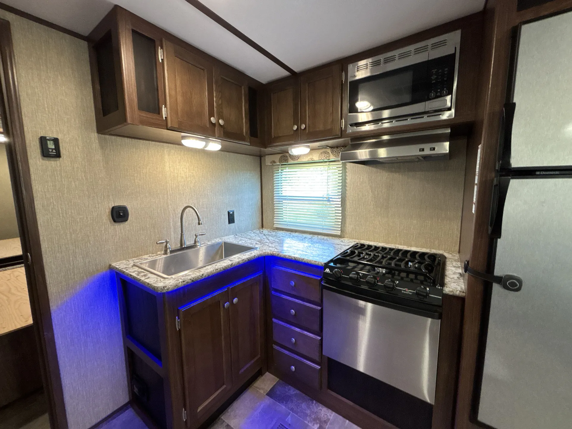 2017 Keystone Sprinter 29BH — living area main