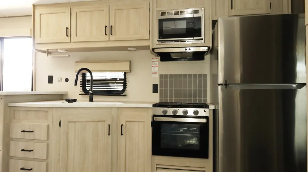 2025 Coachmen Catalina Destination Series 40BHTS - Photo 3