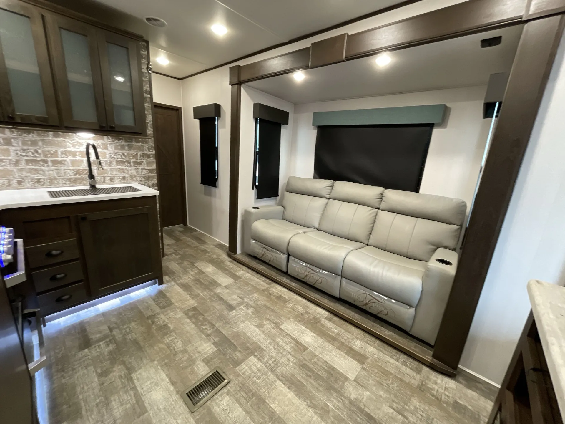 2021 Forest River XLR Hyperlite 3212 — living area main