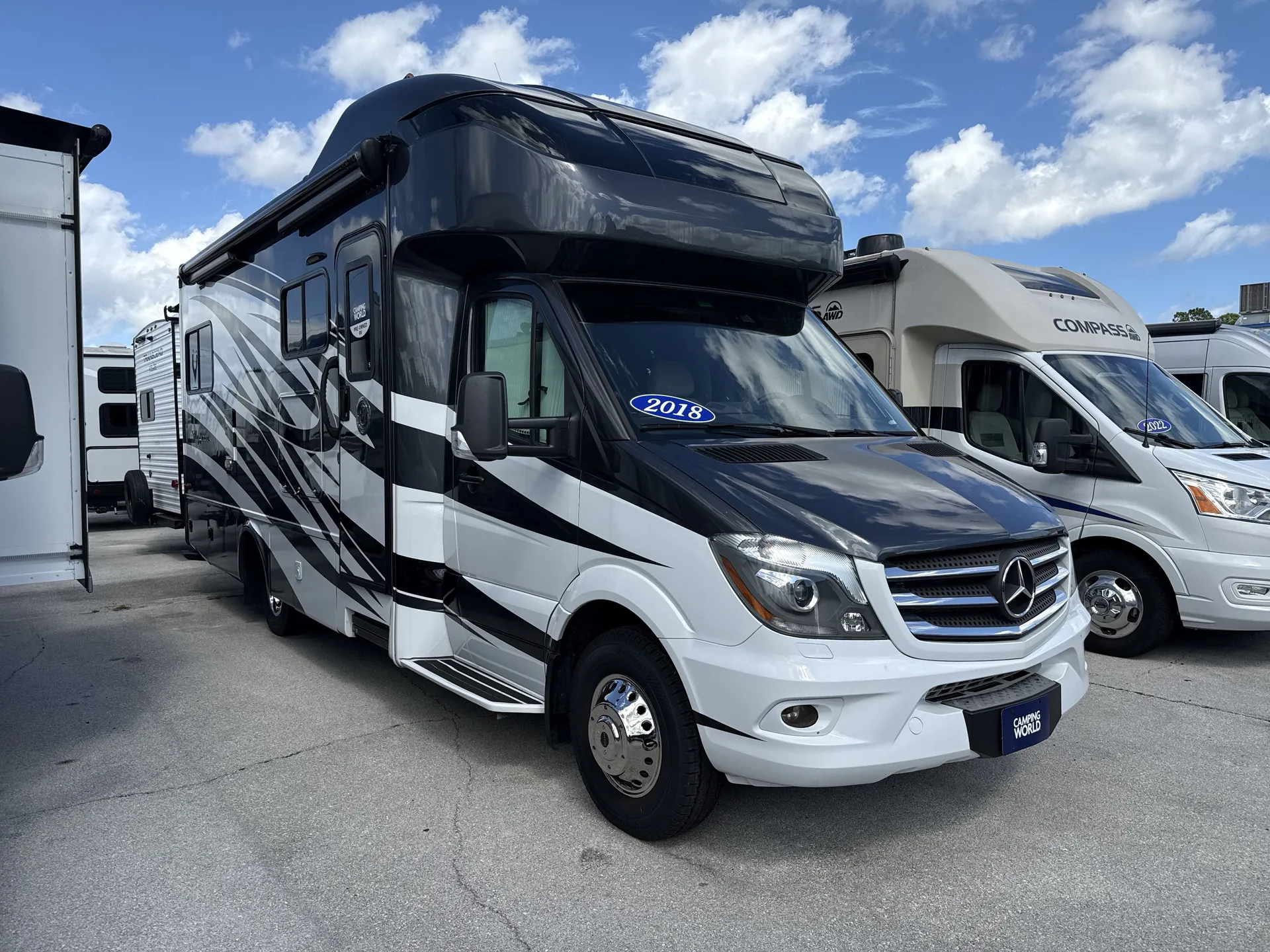 2018 Tiffin Wayfarer 24 BW dealer photo 1 from Camping World