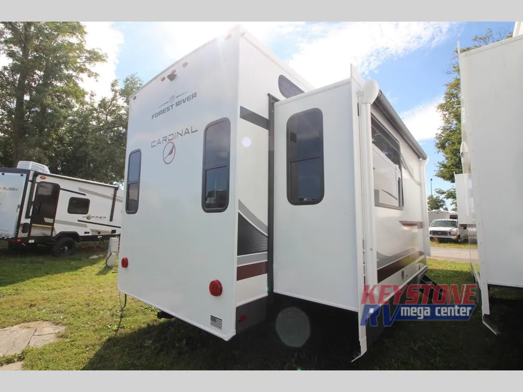 2027 Forest River Cardinal 32CHILL, Photos photo 6