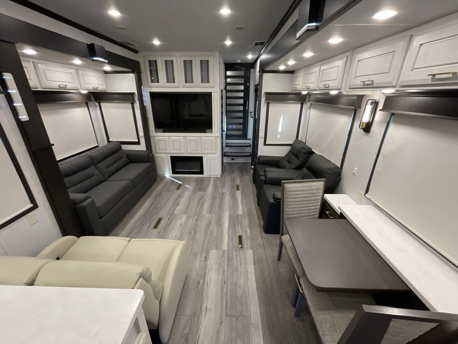 2021 DRV Mobile Suites 41RKDB — living area main