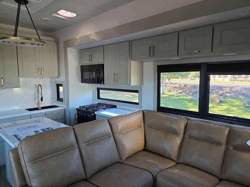 2026 Brinkley Model G 3970, Photos photo 6