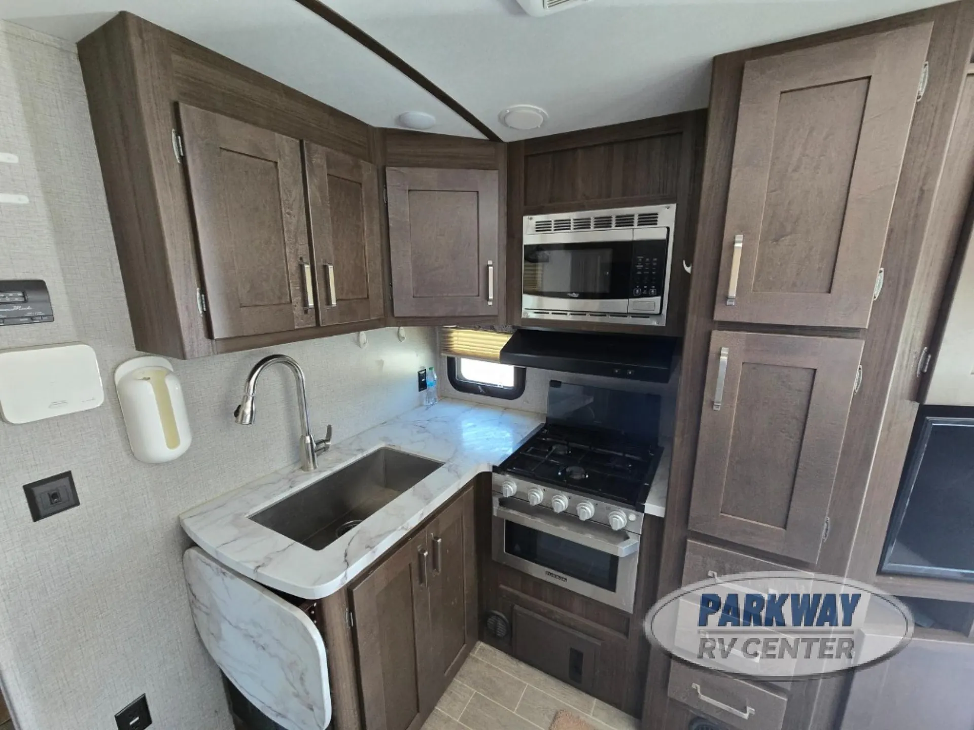 2020 Keystone Laredo 275RL - Photo 4