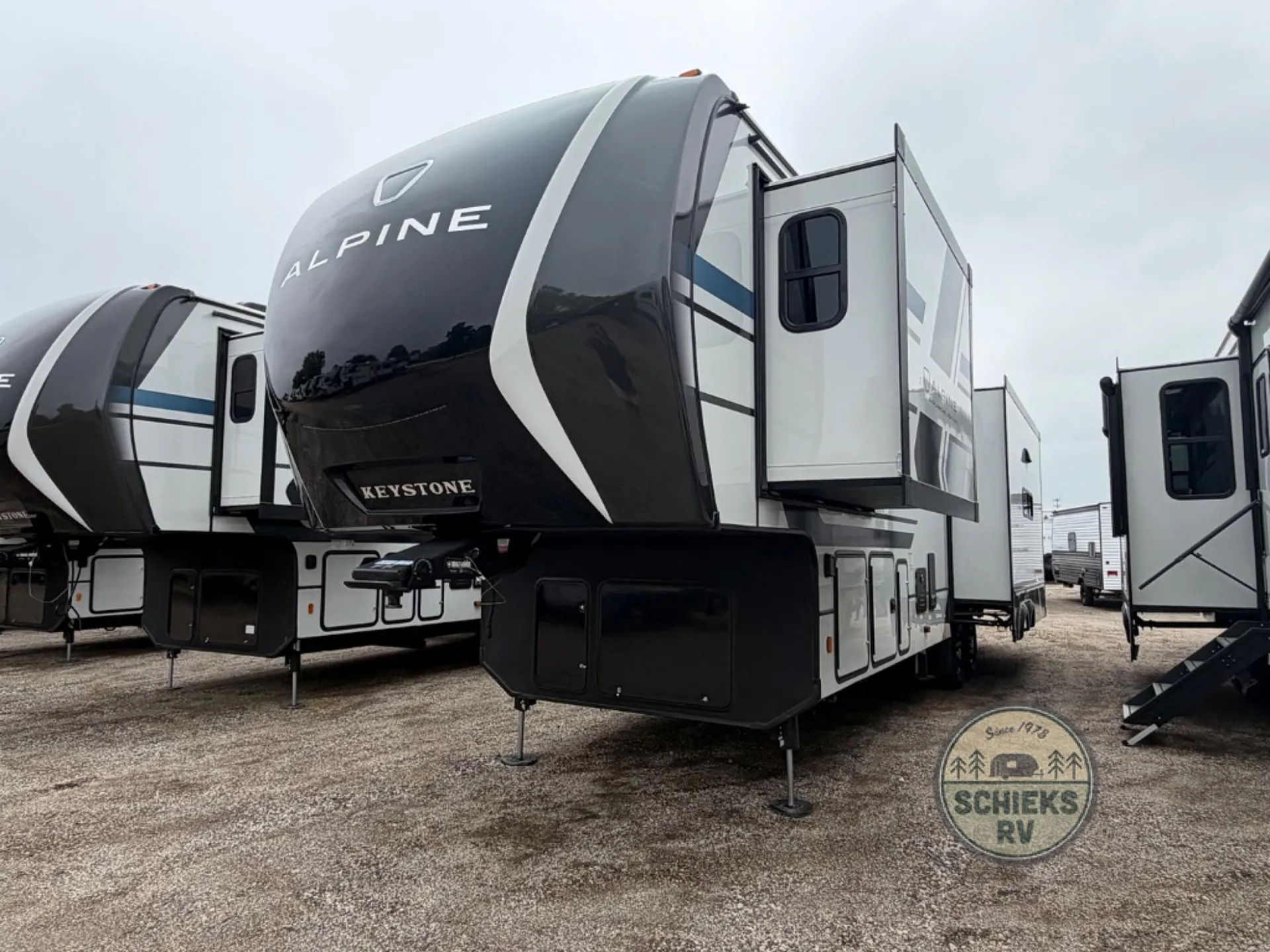 2026 Keystone Alpine Avalanche Edition 321RL - Photo 3