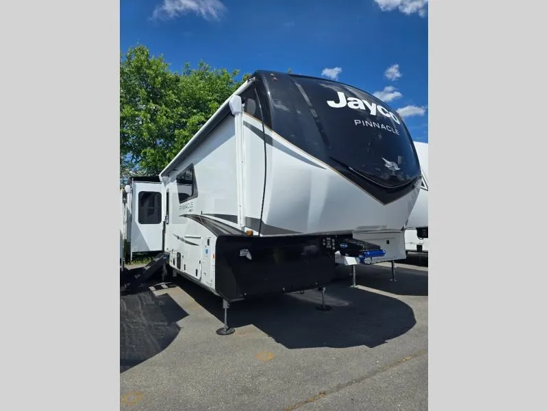 2026 Jayco Pinnacle 36FBTS - Photo 2