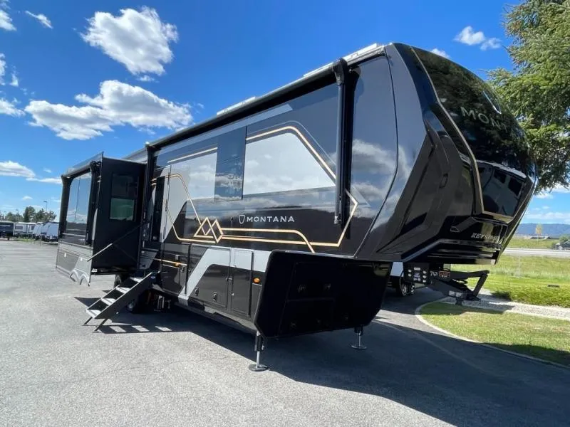 2026 Keystone Montana 3100RL - Photo 2