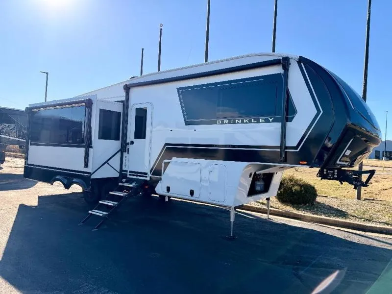 2027 Brinkley Model Z 2900 - Photo 2