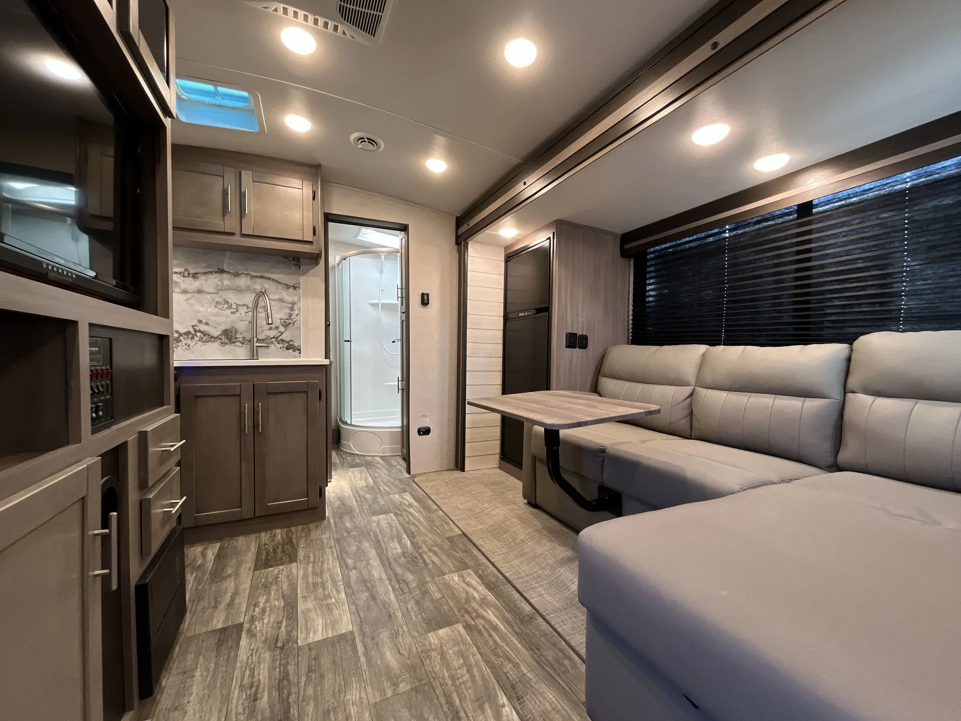 2022 CrossRoads Sunset Trail Super Lite 222RB dealer photo 2 from Camping World