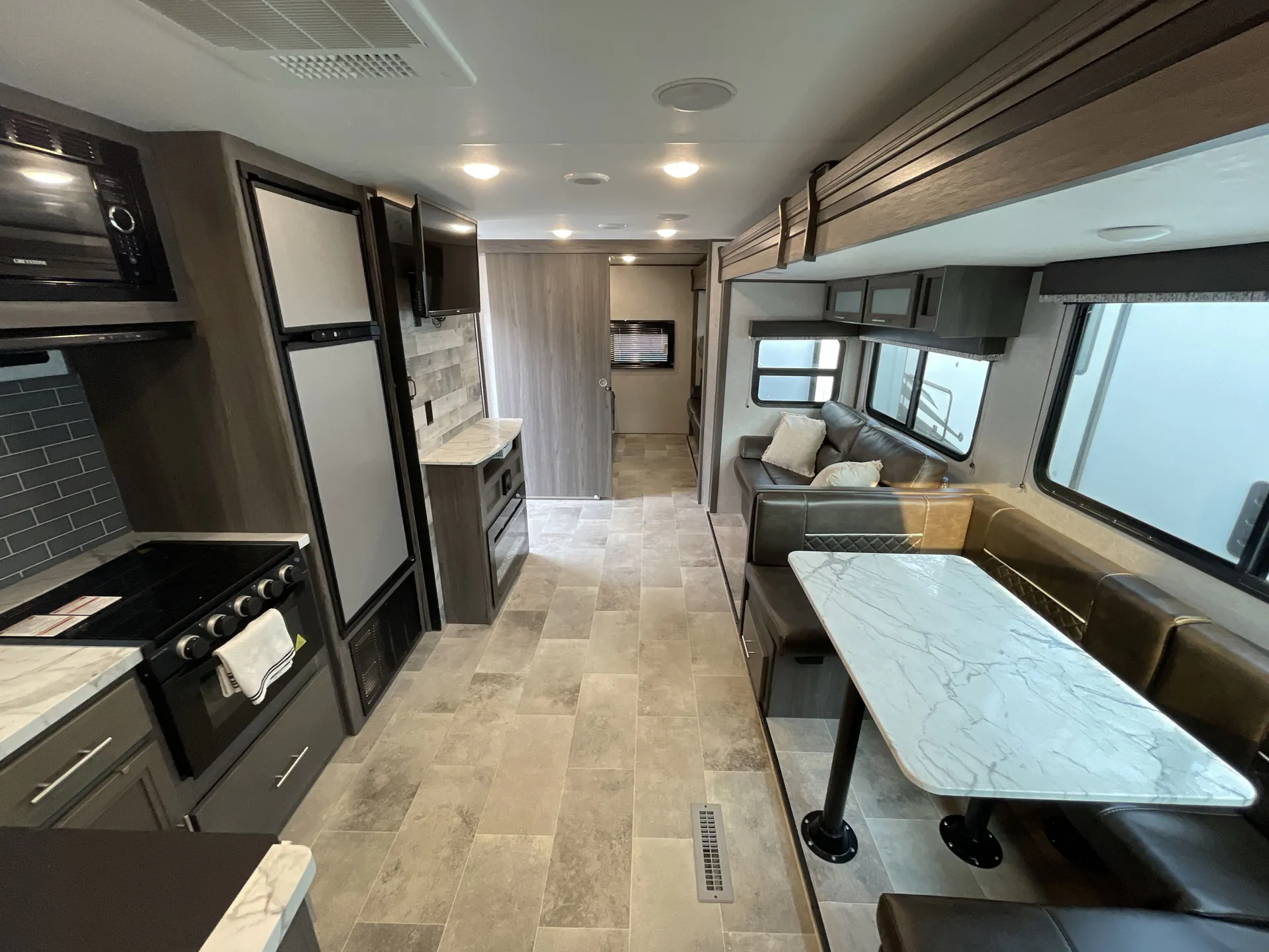 2021 Dutchmen Kodiak 332BHSL — living area main
