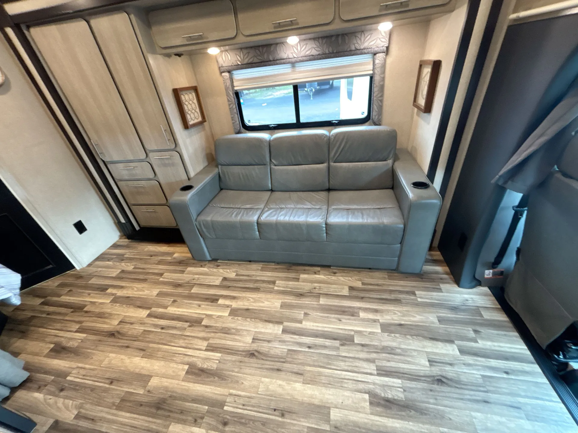 2016 Renegade RV Villagio 25RBS dealer photo 2 from Camping World