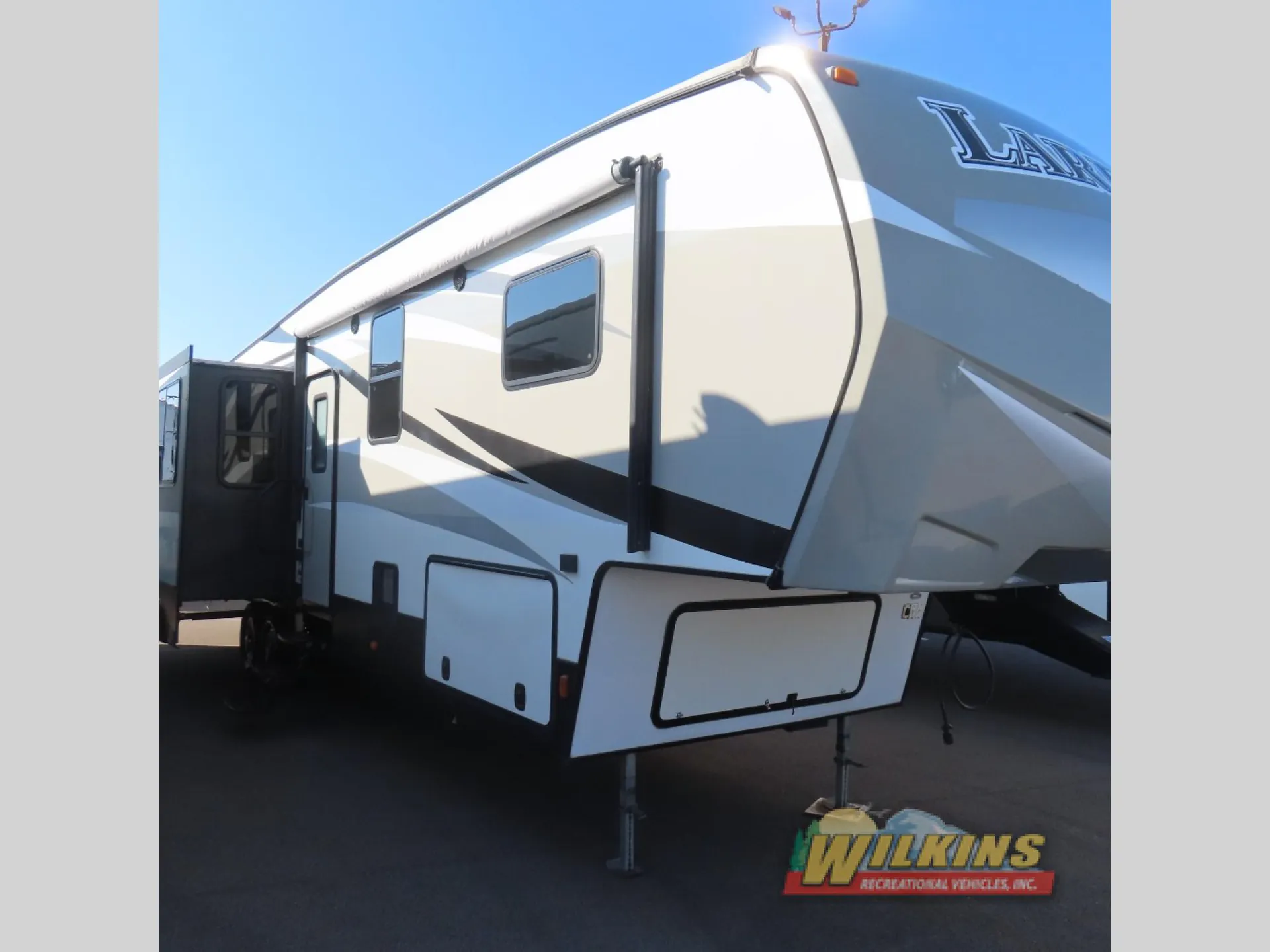 2015 Keystone Laredo 355RL - Photo 4