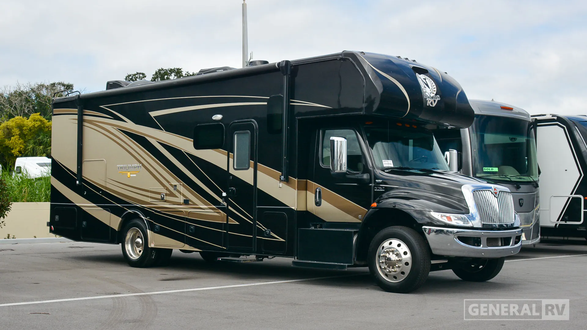 2022 Nexus Triumph 32TSC - Photo 2