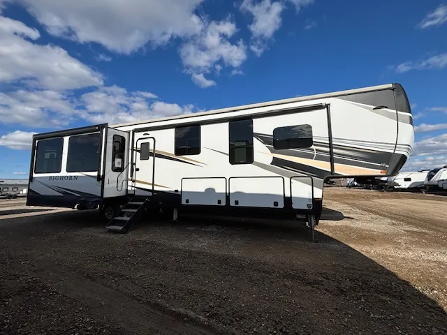 2022 HEARTLAND RV BIG HORN 3960LS - Photo 2