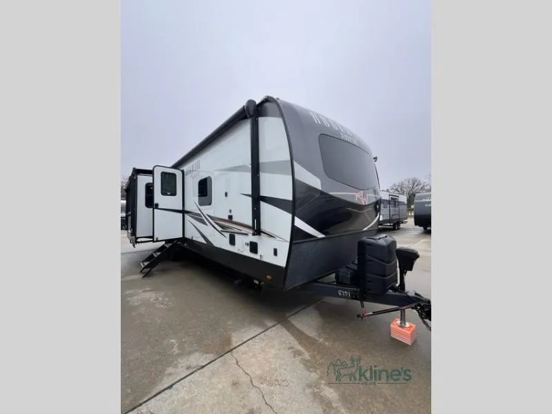 2022 Forest River Rockwood Signature Ultra Lite 8337RL - Photo 2