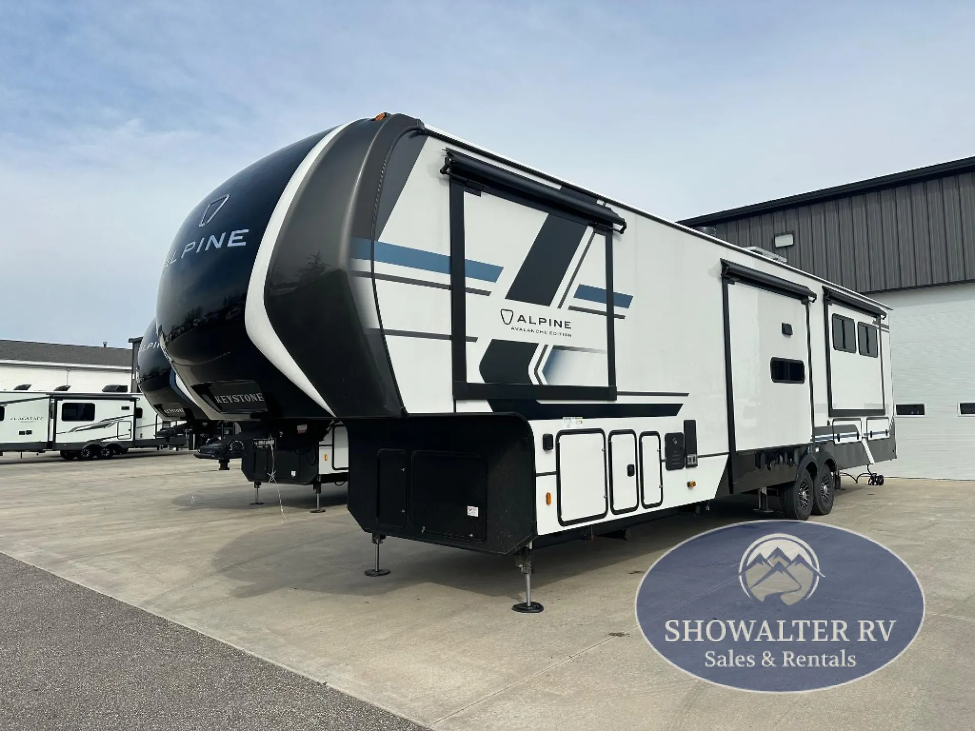 2026 Keystone Alpine Avalanche Edition 381DL - Photo 3