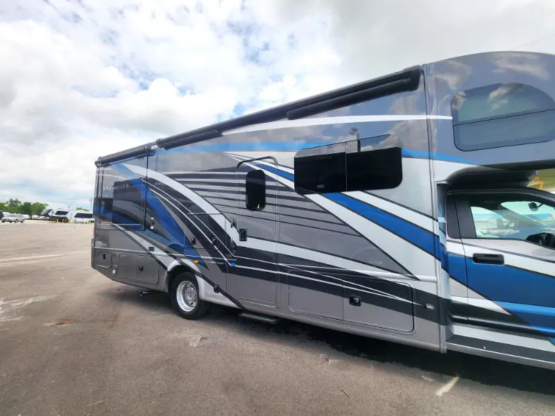 2022 Thor Motor Coach Magnitude Super C XG32, Photos photo 54