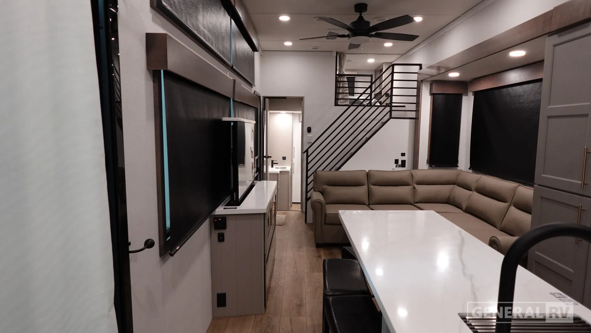 2026 Alliance RV Benchmark 44LFT - Photo 3