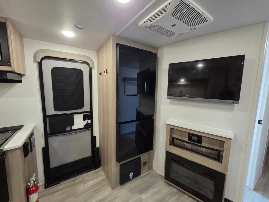 2024 Forest River Flagstaff Micro Lite 25FKS, Photos photo 6