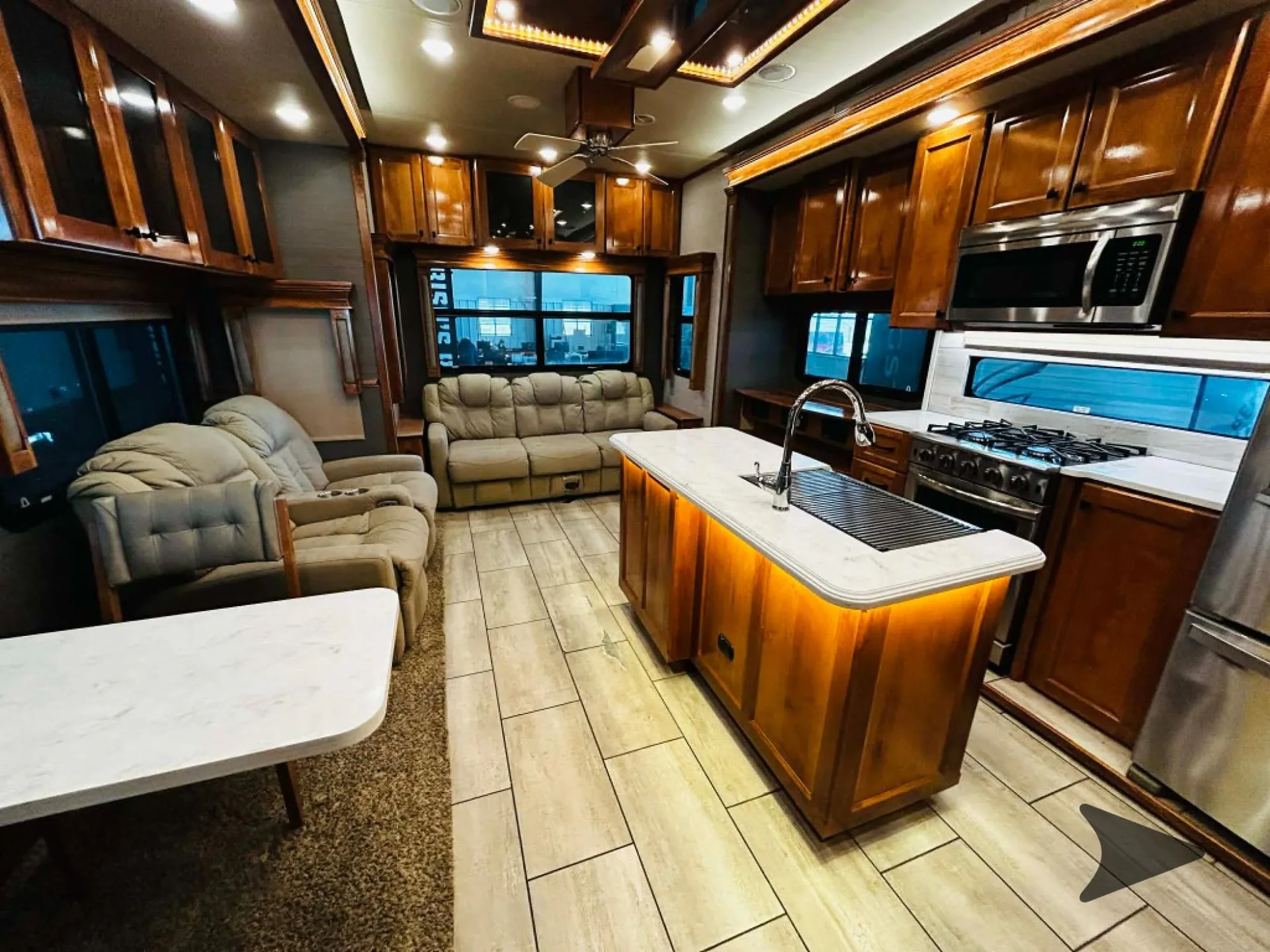 2021 VanLeigh RV Beacon 34RLB - Photo 4