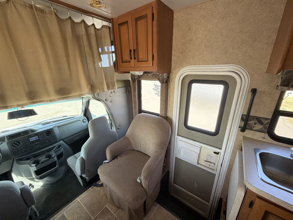 2011 Forest River Sunseeker 2450S, Photos photo 13