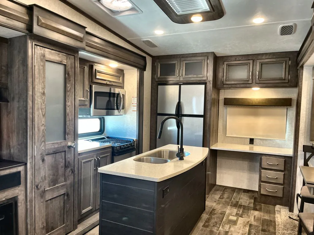 2018 Keystone Montana High Country 320MK - Photo 4