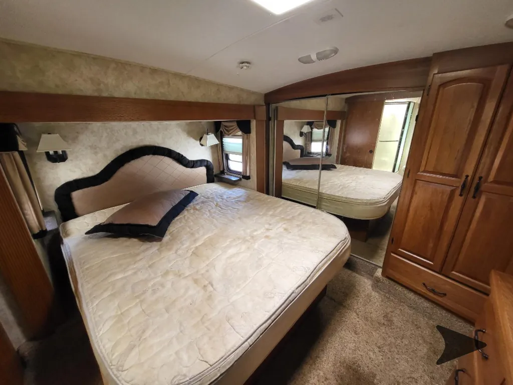 2011 Keystone Montana 3100RL, Photos photo 15