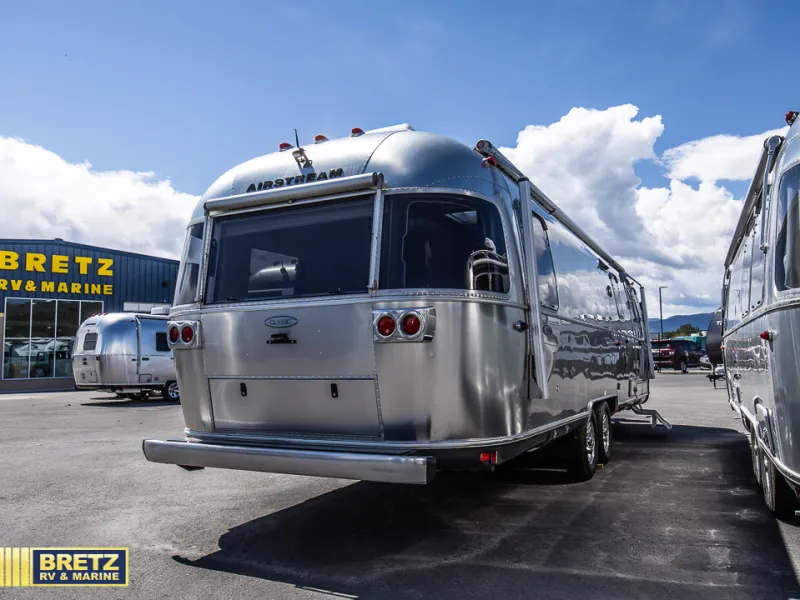 2016 Airstream Classic 30 - Photo 3