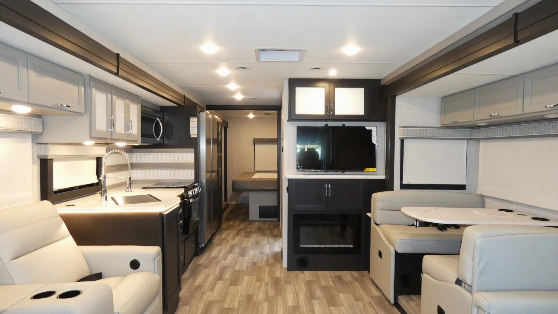 2026 Thor Motor Coach Luminate CC35 - Photo 3