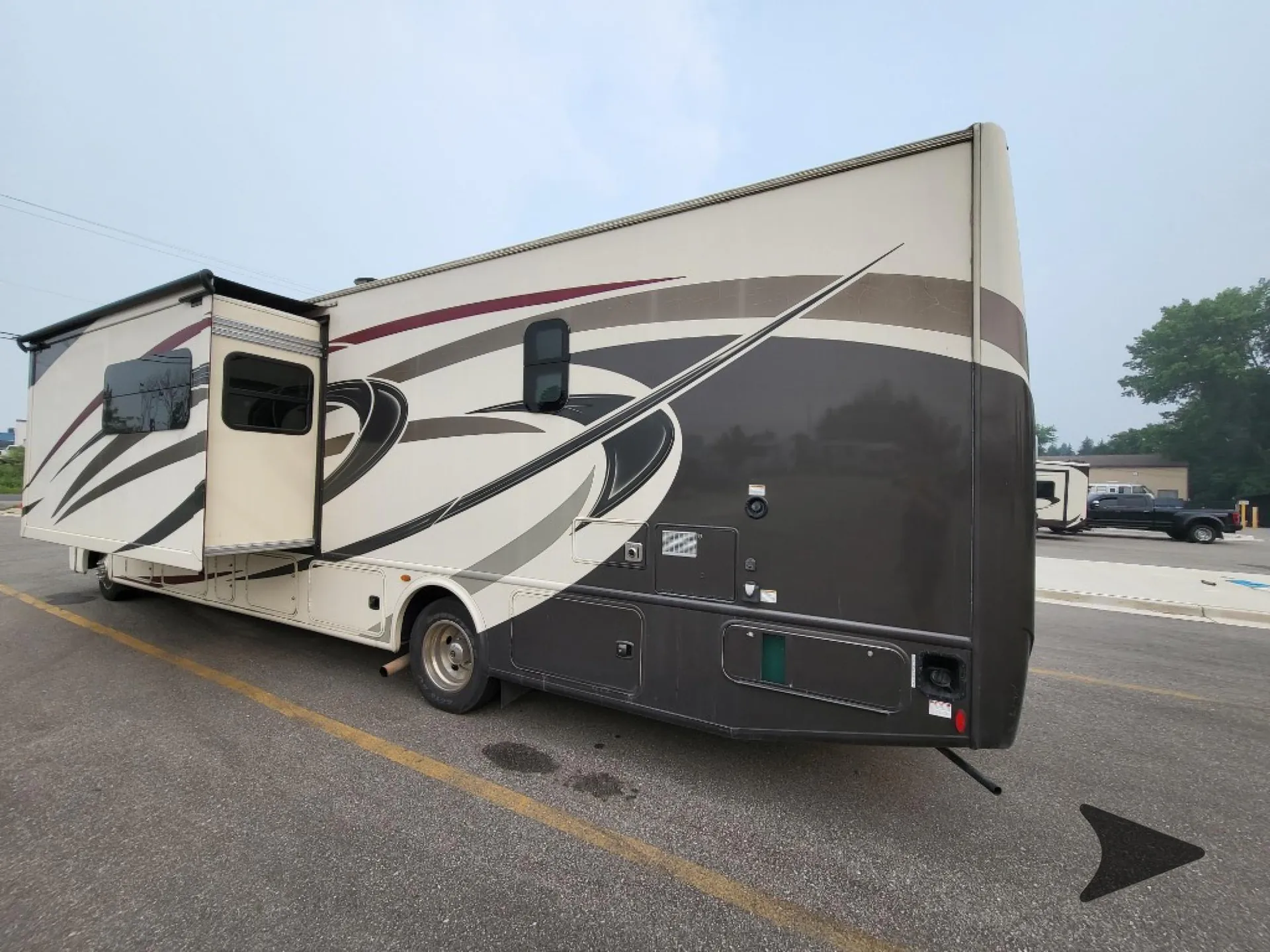 2019 Thor Motor Coach Hurricane 34R - Photo 4