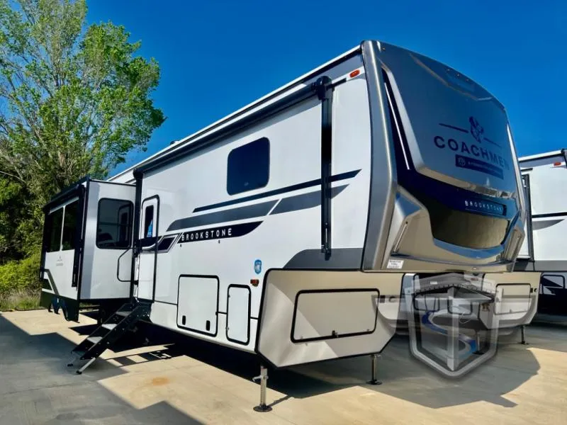 2025 Coachmen Brookstone 318RLL - Photo 2
