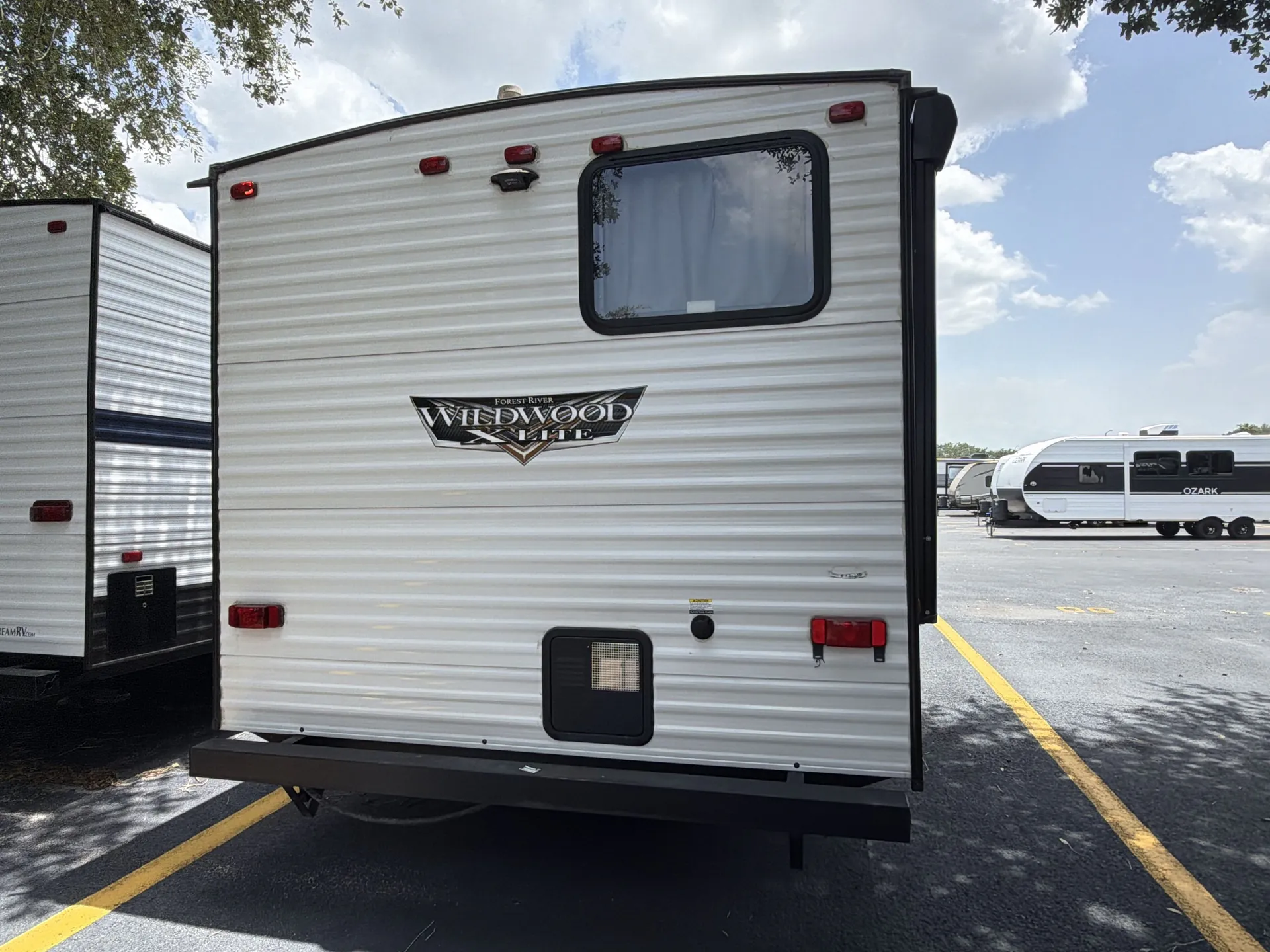 2022 Forest River Wildwood X-Lite 261BHXL — backside