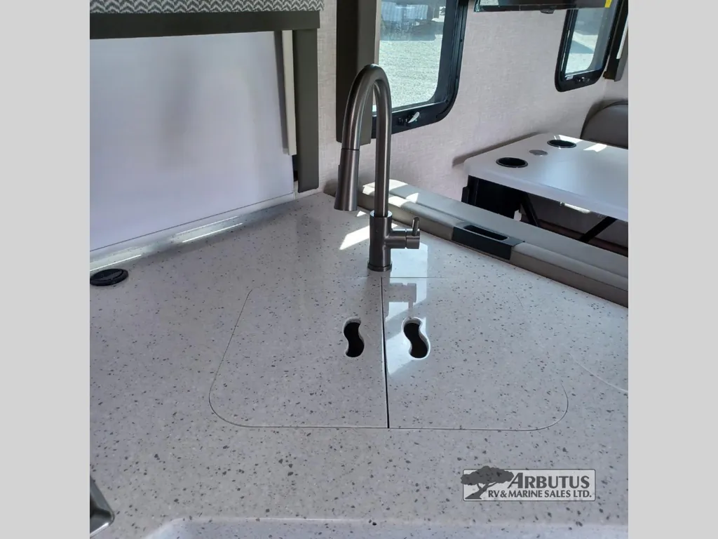 2024 Thor Motor Coach Echelon LF31, Photos photo 21